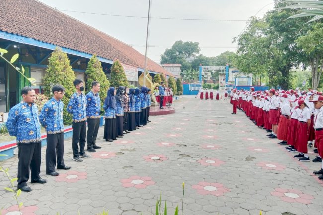 Upacara Bendera setiap tanggal 17